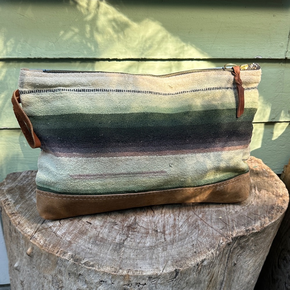 Striped blanket and Leather Bag
